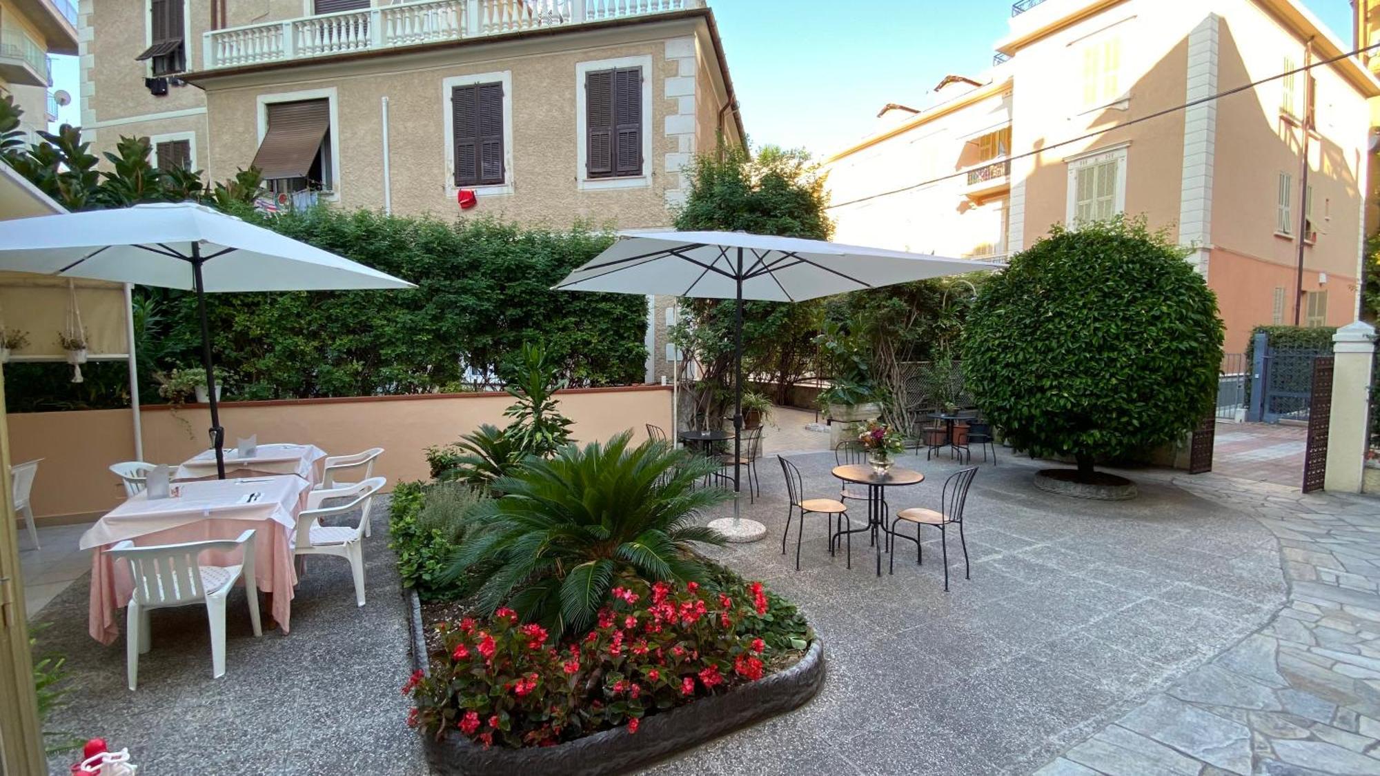 Hotel Fiorenza & Banksia Meuble Alassio Exteriér fotografie